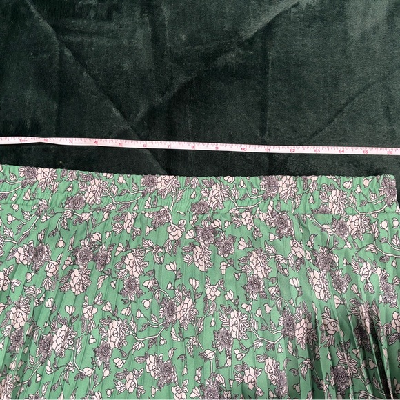 Max Studio Green Floral A-Line Skirt - Picture 3 of 3